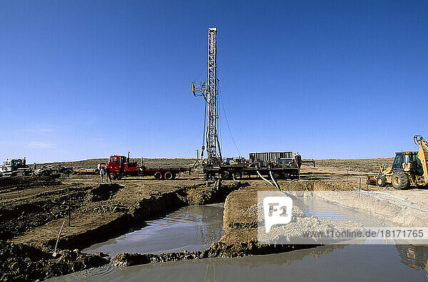 Erdgasbohrungen in der Landschaft von Wyoming  USA; Pinedale  Wyoming  Vereinigte Staaten von Amerika
