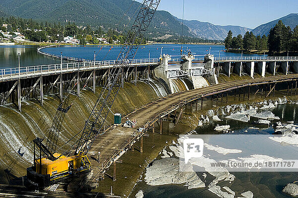 Bau eines Fischaufstiegssystems am Thompson Falls Damm; Thompson Falls  Montana  Vereinigte Staaten von Amerika
