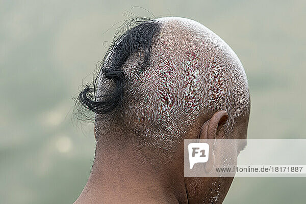 Pilger mit rasiertem Kopf; Varanasi  Indien