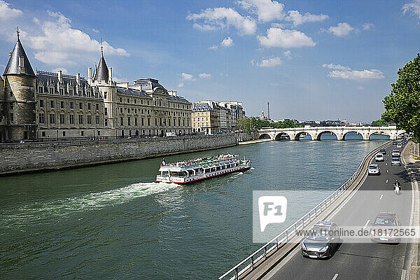 The Seine River and Pont Neuf  Palais de Justice and The Conciergerie  Paris  Ile-de-France  France