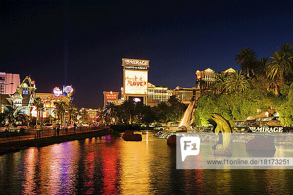 Mirage Hotel and Casino at Night  Paradise  Las Vegas  Nevada  USA