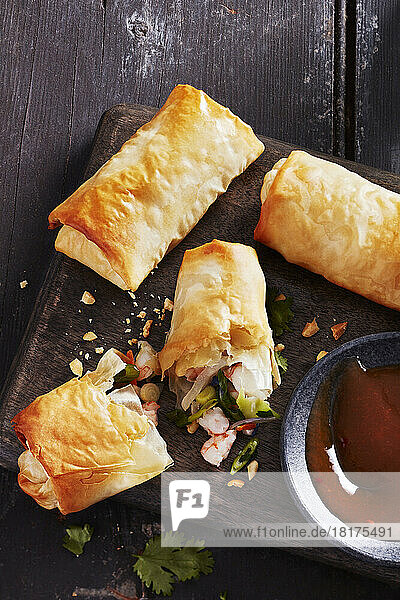 Shrimp spring rolls with dipping sauce