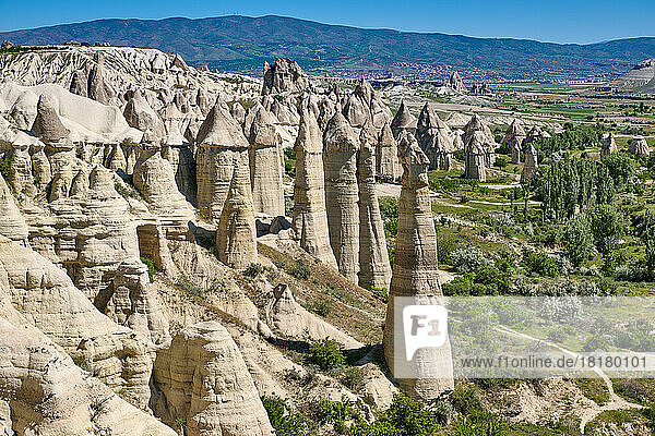 Landschaft des love valley bei Göreme  Kappadokien  Anatolien  Tuerkei |landscape of love valley near Göreme  Cappadocia  Anatolia  Turkey|
