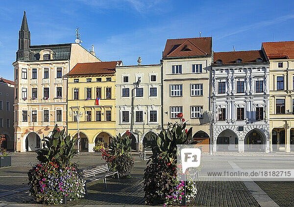 Tschechische Republik  Südböhmische Region  Ceske Budejovice  Premysl Otakar II-Platz mit Reihenhäusern im Hintergrund