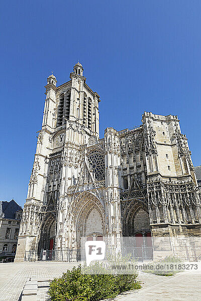 Frankreich  Grand Est  Troyes  gotische Fassade der Kathedrale von Troyes