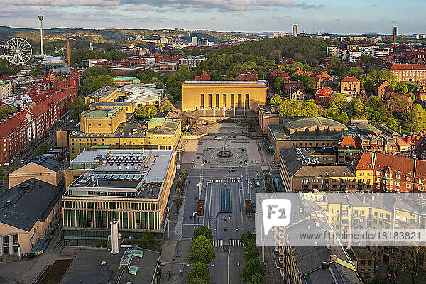 Sweden  Vastra Gotaland County  Gothenburg  View of art museum on Gotaplatsen square at dusk
