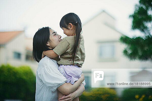 Japanese kid with her mother