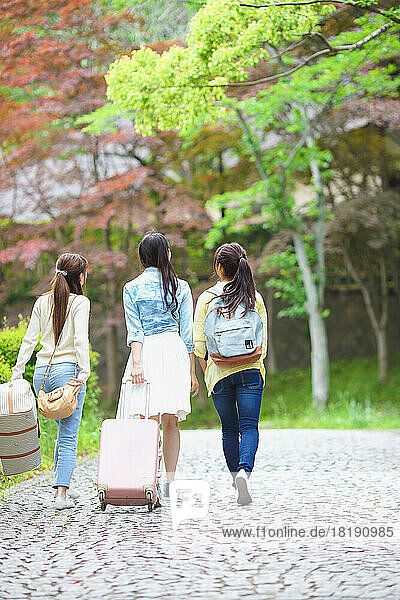 Japanese women traveling