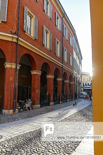 Fußgängerzone  Unesco-Weltkulturerbe Modena  Italien  Europa