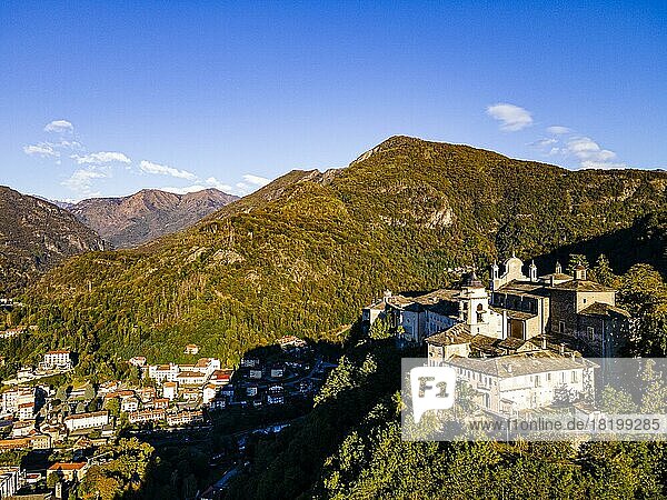 Luftaufnahme der Unesco-Welterbestätte Sacro Monte de Varallo  Italien  Europa