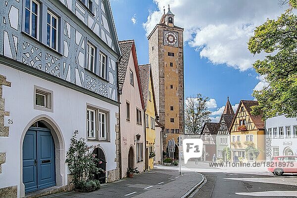 Herrngasse mit Burgturm  Rothenburg ob der Tauber  Taubertal  Romantische Strasse  Mittelfranken  Franken  Bayern  Deutschland  Europa