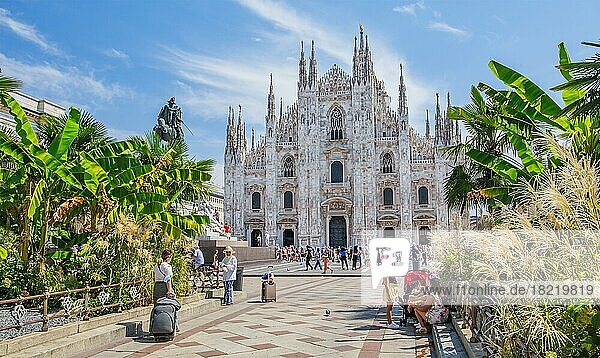 Cathedral Square with Cathedral  Milan  Lombardy  Northern Italy  Italy  Europe