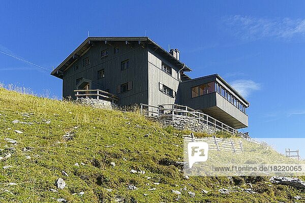 Tölzer Hütte am Schafreuter  Alpenvereinshütte der Sektion Tölz mit neuem Anbau  Salettl  Hinterriß  Alpenpark Karwendel  Tirol  Österreich  Europa