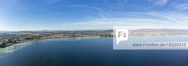 Aerial view of western Lake Constance  on the left the Lake Constance municipality of moss  on the right the town of Radolfzell  on the horizon the Hegau mountains  Constance district  Baden-Württemberg  Germany  Europe