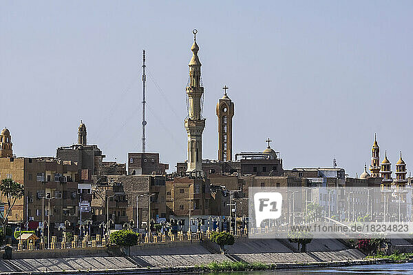 Egypt  Luxor Governorate  Esna  City skyline with tall minaret in center