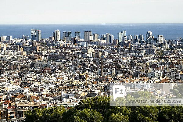 Luftaufnahme von Bürogebäuden und Wohngebieten in der Stadt Barcelona