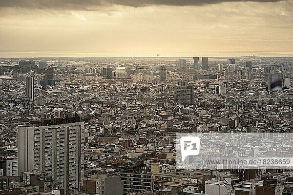 Luftaufnahme von Bürogebäuden und Wohngebieten in der Stadt Barcelona