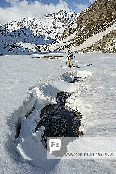 Ski tourers in winter in the mountains  Oberbergtal  Neustift im Stubai Valley  Tyrol  Austria  Europe
