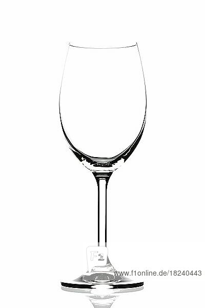 Leeres Weinglas. vor einem weißen Hintergrund
