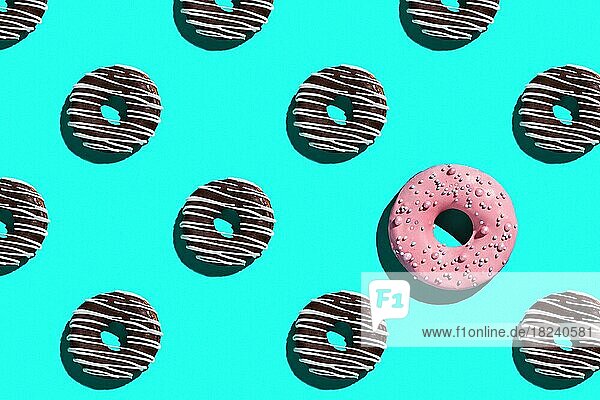 Süße Donuts Muster auf einem blauen Hintergrund
