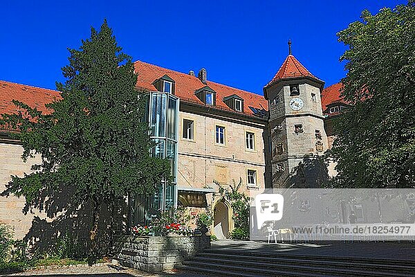 Schloss Schwansee auf dem Schwanberg  Rödelsee  Landkreis Kitzingen  Unterfranken  Bayern  Deutschland  Europa
