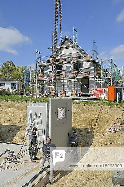 House construction  new building area between Lüneburg and Ratzeburg  Schleswig-Holstein  Germany  Europe