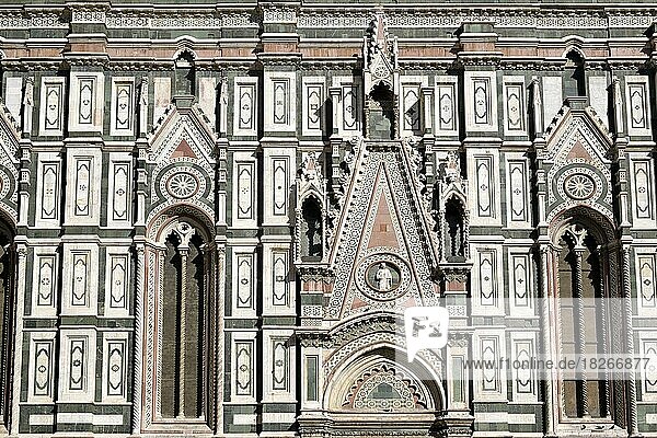 Fassade aus buntem Marmor  Dom  Kathedrale von Florenz  Duomo Santa Maria del Fiore  Florenz  Toskana  Italien  Europa