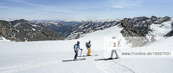 Ski tourers and splitboarders on the descent on the Berglasferner glacier  view of the mountain panorama  Stubai Alps  Tyrol  Austria  Europe