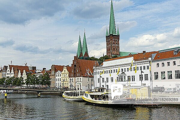 Skyline der Unesco-Welterbestätte Lübeck  Deutschland  Europa
