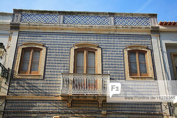 Haus mit Fassade mit Kacheln  Lagos  Algarve  Portugal  Europa
