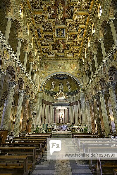 Innenansicht Basilika Sant Agnese  Rom  Italien  Europa