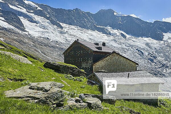 Almhütte vor Gletscher  Warnsdorfer Hütte  Krimmler Kees  Venedigergruppe  Krimml  Pinzgau  Salzburg