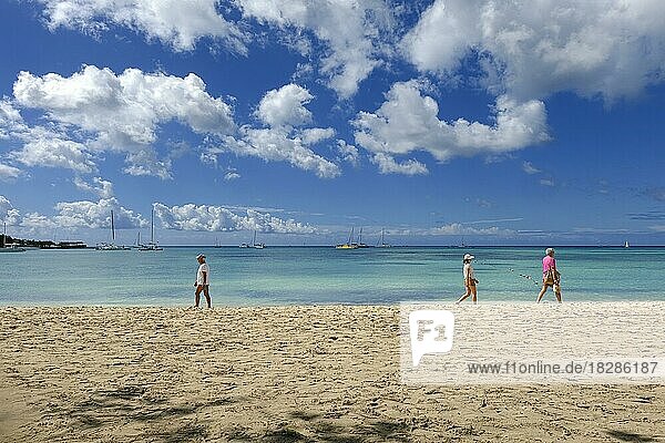 People walking on the public beach  Playa Puplica Bayahibe  Bayahibe  Dominican Republic  Caribbean  Central America