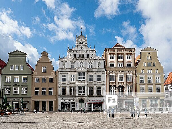 Facade of colourful and old buildings at the Neuer Markt in the city centre  Rostock  Hanseatic City of Rostock  Baltic Sea  Mecklenburg-Western Pomerania  East Germany  Germany  Europe