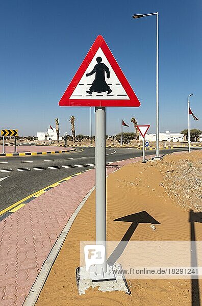 Straßenschild für Fußgängerübergang  Oman  Asien