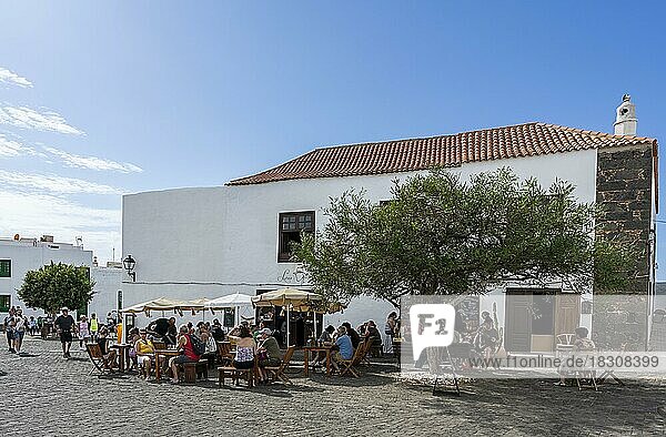 Sonntags-Markt und Altstadt von Teguise  ehemalige Hauptstadt  Lanzarote  Kanaren  Spanien  Europa