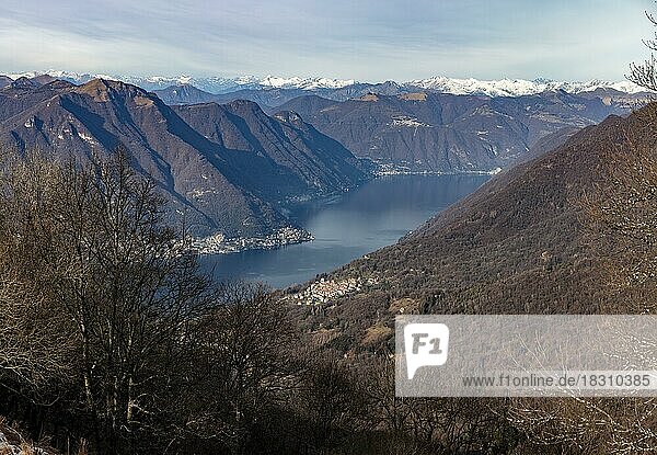 Panorama mit Comer See  Monte Boletto  Como  Lombardei  Italien  Europa