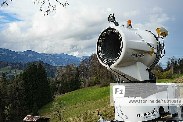 Mobile Propellerkanone  Schneekanone  Allgäuer Alpen  Allgäu  Bayern  Deutschland  Europa