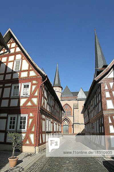 Fachwerkhäuser und gotische Liebfrauenkirche  Schotten  Vogelsberg  Hessen  Deutschland  Europa