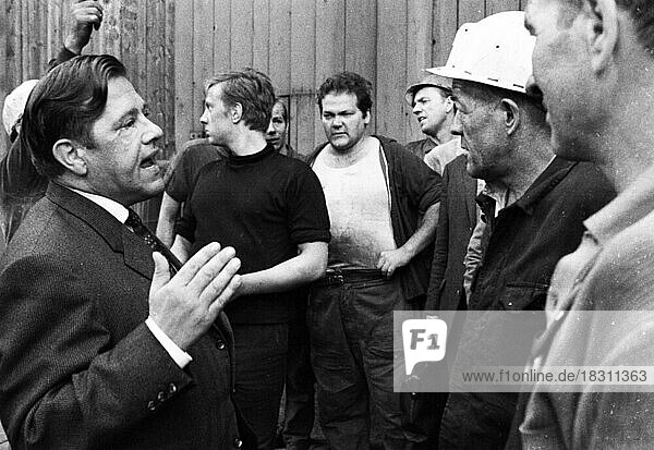 Der spontane Streik  hier am 10.9.1969 der Bergleute der Zeche Minister Stein  war einer der Ausgangspunkte der Streikbewegung der später so genannten Septemberstreiks im Revier. Die Standpauke des Arbeitsdirektors an die streikenden Kumpel  Deutschland  Europa