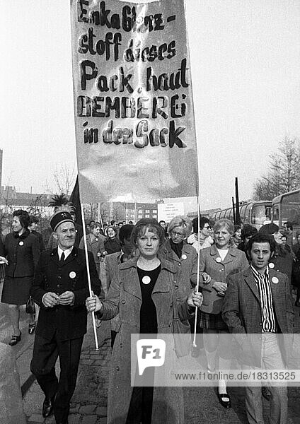 2000 workers  employees and relatives demonstrated in Wuppertal on 18.4.1972 with black flags of mourning and red flags of protest against the loss of their jobs at the Glanzstoff- Enka company  Germany  Europe
