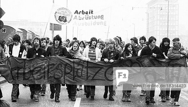Der Bundeskongress der Arbeitslosen 1982 und die von ihnen organisierte Demonstration unter dem Motto Arbeitslos  nicht wehrlos!  Deutschland  Europa