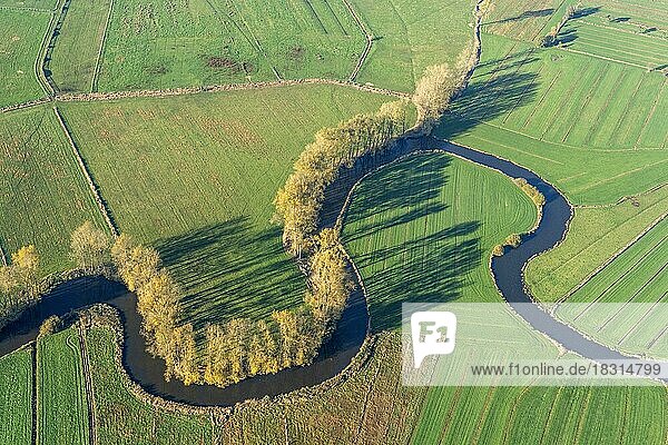 Luftbild der Schwinge im Herbst  Fluss  natürlich  Niedersachsen  Deutschland  Europa