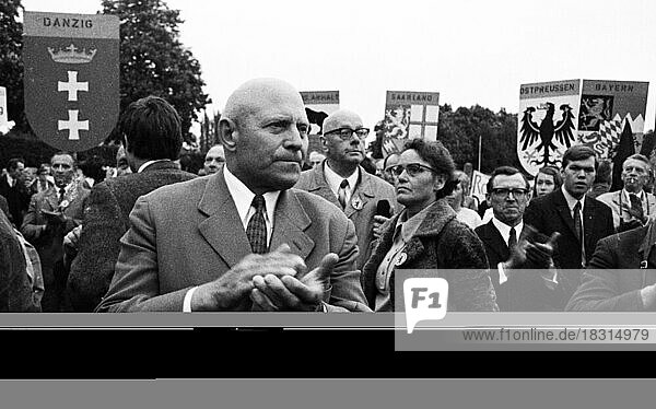 Das 2. Treffen des Bundeskanzlers Willy Brandt mit DDR-MP Willi Stoph am 21. 5. 1971 in Kassel wurde begleitet von einer Vielzahl Bekundungen fuer und wider die Entspannungspolitik der Regierung Brandt. Verbaende der Vertriebenen  Deutschland  Europa