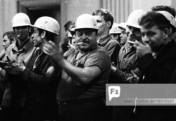 With a siege and temporary occupation of the Hoesch AG headquarters on 11.9.1969  spontaneous striking steelworkers opened a series of strikes in the coalfield  Germany  Europe