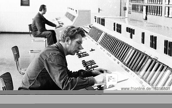 Arbeitsplaetze der Chemischen Werke Huels (CWH) im Jahre 1969  DEU  Deutschland  Marl  Europa