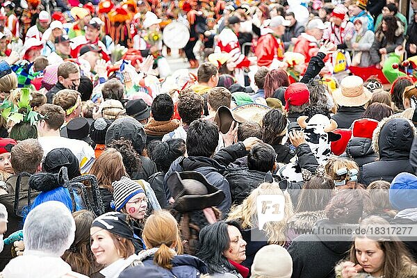 Menschenmenge  Rosenmontag  Karneval  Köln  Rheinland  Nordrhein-Westfalen  Deutschland  Europa