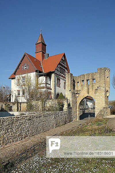 Historisches Uffhubtor erbaut 15. Jhdt und ehemalige E-Werk  Torbogen  Villa  Fachwerkhaus  Ober-Ingelheim  Rheinhessen  Rheinland-Pfalz  Deutschland  Europa