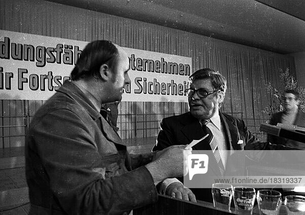 Begleitet von Protesten fuer mehr Mitbestimmung von Gewerkschaftern der IG Metall war diese Arbeitgeber-Kundgebung des BDA (Arbeitgeberverband) am 26.3.1974 in Koeln  Deutschland  Europa