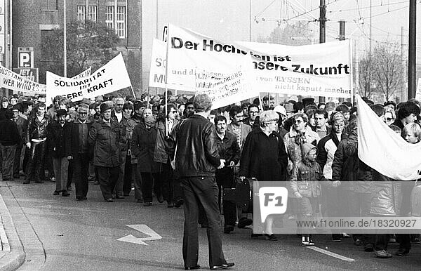 2000 steelworkers and their relatives demonstrated out of concern for their jobs at the Schalker Verein (Thyssen AG) in October 1981  Germany  Europe
